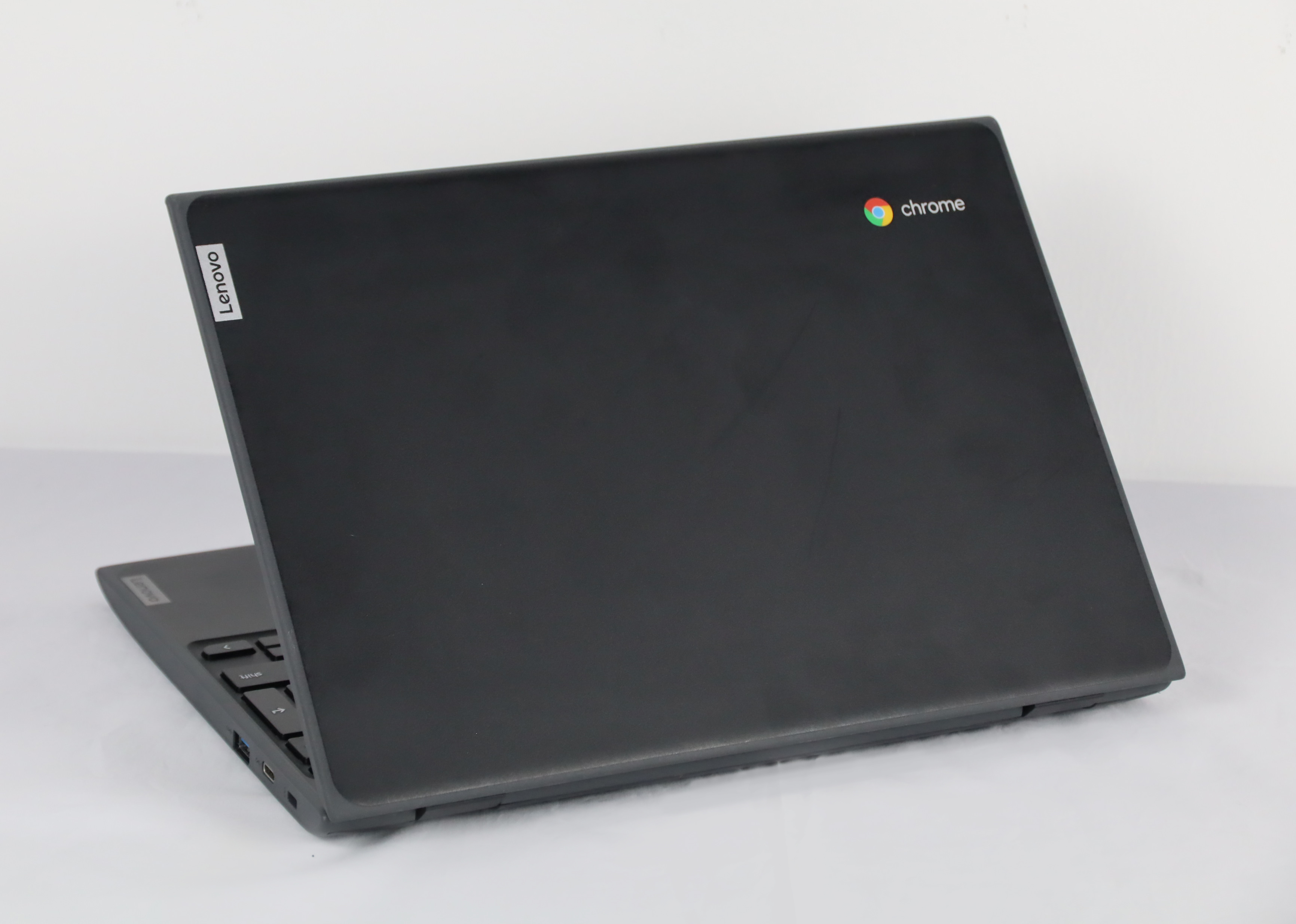 Lenovo 100e Chromebook 2nd Gen 11.6" โ MediaTek MT8173C, 4GB RAM, 32GB eMMC, ChromeOS, Renewed